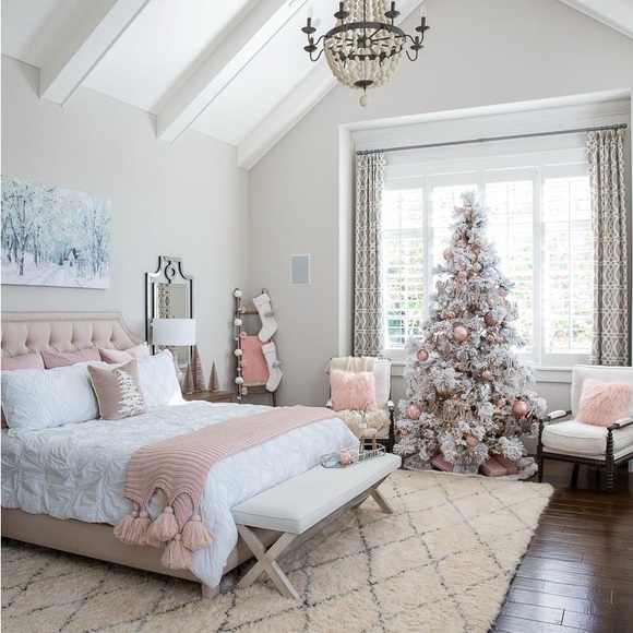 Christmas in Pink - Picture 8 of 12